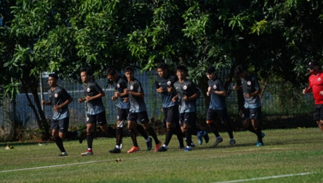 Para pemain muda Persija Jakarta saat dapat kesempatan untuk bergabung dengan tim senior (foto: Dokumen/Persija Jakarta)
