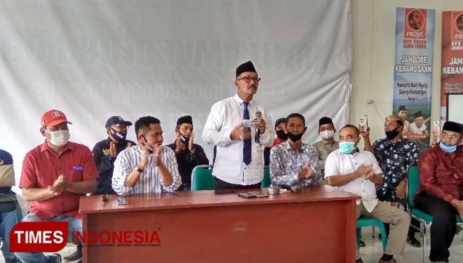 Ir Suhandoyo SP, Bacabup Lamongan melalui jalur independen mengenalkan nama Drs Astiti Suwarni di Aula WEGO Sugio Lamongan, (16/09/2020), Foto : Moch. Nuril Huda:TIMES Indonesia)