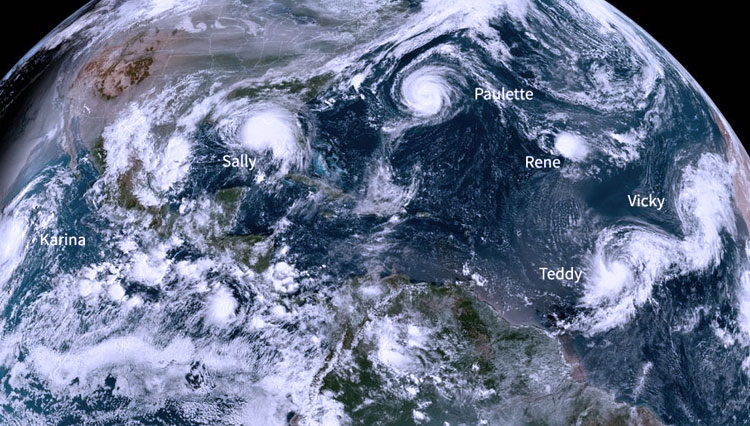 5 badai di Samudra Atlantik dan satu badai di Samudra Pasifik, terlihat berputar-putar dari luar angkasa pada hari Selasa  (15/9/2020). (FOTO: Space.com/National Oceanic and Atmospheric Administration)