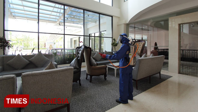The management disinfects the hotel area and make sure that their hotel is virus free. (PHOTO: Grand Dafam Rohan Jogja for TIMES Indonesia)