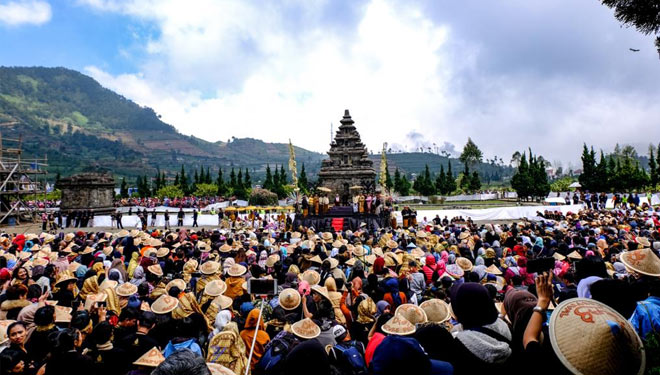 Pelaksanaan Dieng Culture Festival tahun sebelumnya di kawasan wisata dataran tinggi Dieng, Jawa Tengah. (foto: Kemenparekraf RI)