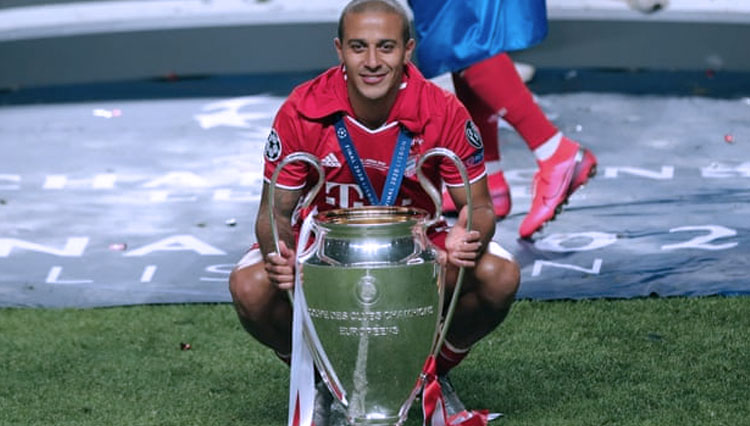 Thiago Alcantara saat berhasil memenangkan Liga Champions. (FOTO: Miguel Lopes/EPA)