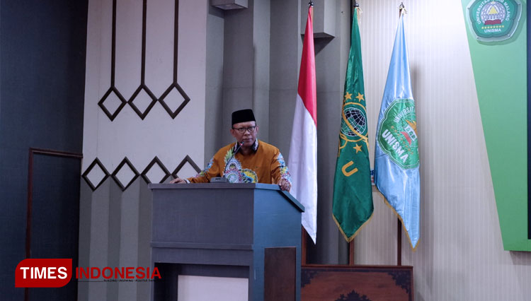 Rektor Unisma Prof Dr H Maskuri memberikan sambutan di acara workshop kewirausahaan bersama Bupati Malang HM Sanusi. (FOTO: Naufal Ardiansyah/TIMES Indonesia)