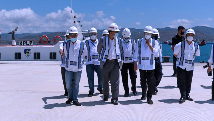 Menteri Perhubungan RI Budi Karya Sumadi saat melakukan inspeksi ke Pelabuhan Gili Mas, Lombok Barat. (FOTO: Humas Pemprov NTB)