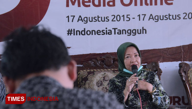 Pasangan LADUB (Hj Lathifah Shohib-Ir H Didik Budi Muljono) dalam kunjungan ke kantor redaksi TIMES Indonesia, Senin (21/9/2020). (FOTO: Adhitya Hendra/TIMES Indonesia)