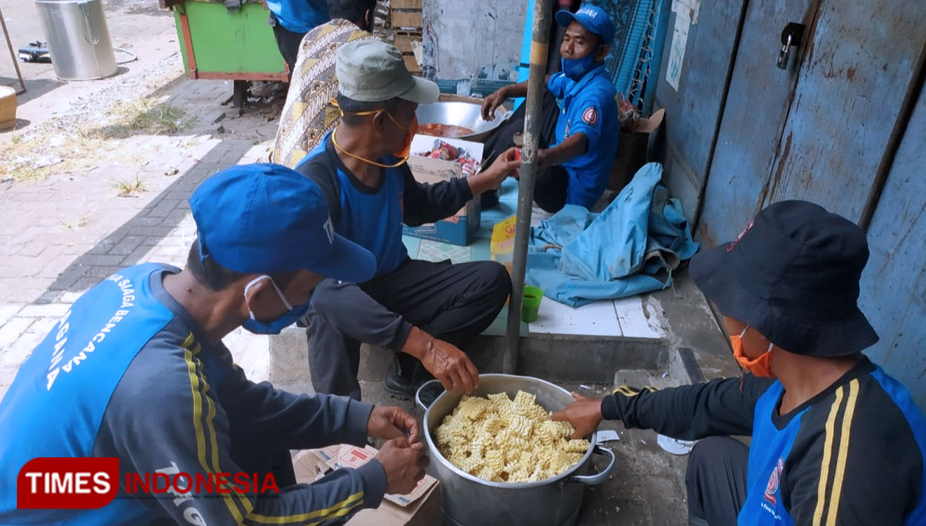 Dinsospermades Dirikan Dapur Umum di Lokasi Kebakaran Pasar Wage Purwokerto