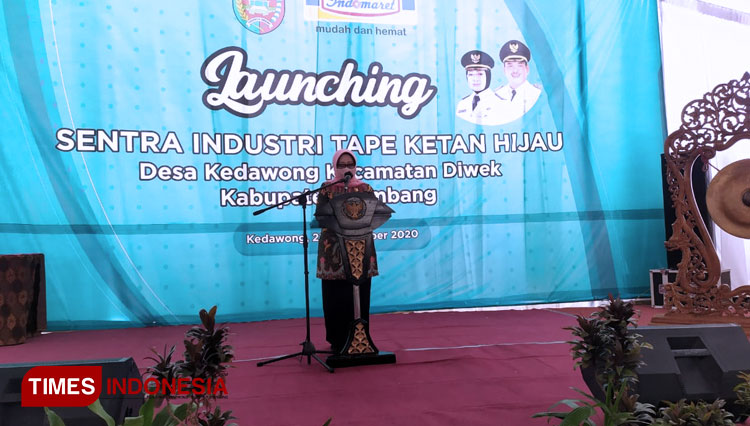 Bupati Jombang saat peresmian launching Sentral Industri Tape Ketan Hijau di Desa Kedawung Kecamatan Diwek Kabupaten Jombang (FOTO: Rohmadi/TIMES Indonesia)