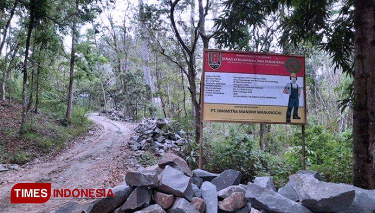 Jalur tracking yang dibangun di Hutan Wisata Tinjomoyo oleh Disbudpar Kota Semarang. (Foto: Humas Disbudpar for Times Indonesia)
