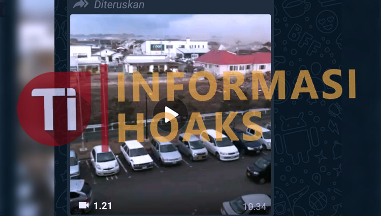 Sebuah video yang tersebar WhatsApp menunjukkan luapan air yang menghanyutkan rumah dan kendaraan. (Tangkapan layar TIMES Indonesia)