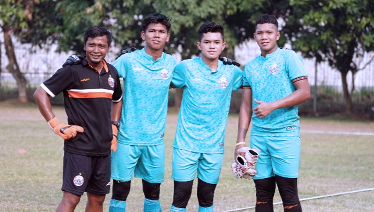 pelatih kiper EPA Persija, Arief Priyadhi usai latihan bersama anak asuhnya (foto: Dokumen/Persija Jakarta)