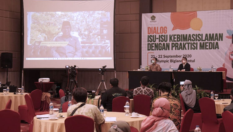 Dialog Isu-isu Kebimasislaman dengan praktisi media di Bogor, Jawa Barat pada Senin (21/9). (Foto: Dokumentasi Kemenag RI) 