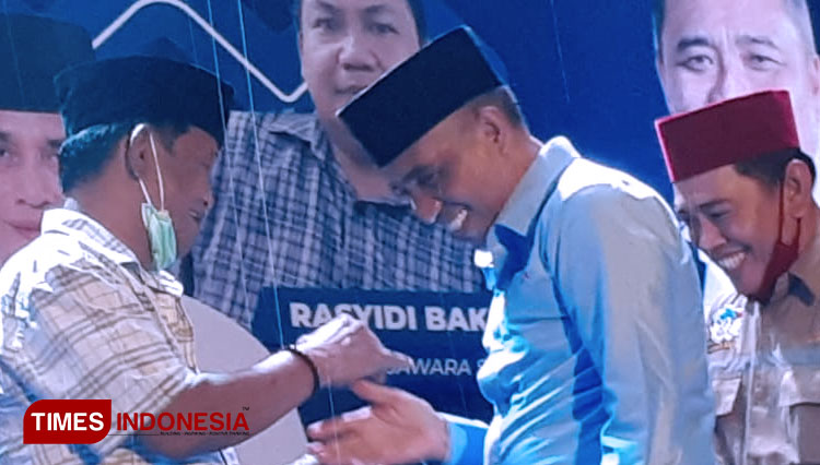 Anwar Hafid saat bersama calon Gubernur Sulteng Rusdi usai melakukan deklarasi dukungan terhadap paslon Rusdi-Ma'mun. (Fot : Sarifah Latowa/TIMES Indonesia)