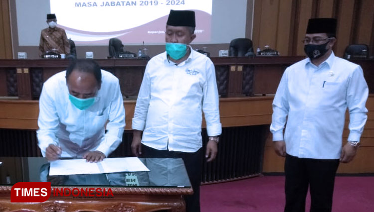 Sidang paripurna pemberhentian Didik Gatot Subroto sebagai ketua DPRD Kabupaten Malang. (Foto: Binar Gumilang/TIMES Indonesia)