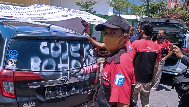 Asosiasi Driver Online (ADO) lakukan aksi mogok makan di depan kantor Gojek Semarang, Rabu (23/9/2020). (Foto: Humas ADO for TIMES Indonesia)