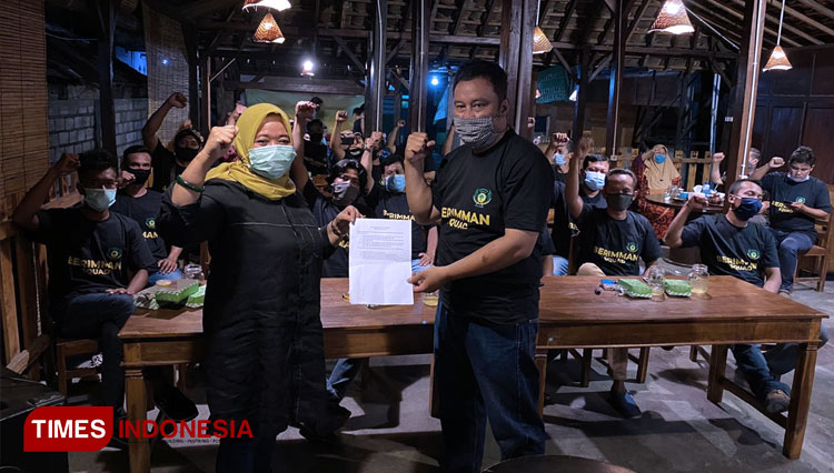 Kader muda Partai Golkar Beringin Muda Militan (Berimman) ketika mendeklarasikan mendukung pasangan Kustini SP dan Danang Maharsa pada Pilkada Sleman 2020. (FOTO: Fajar Rianto/TIMES Indonesia)