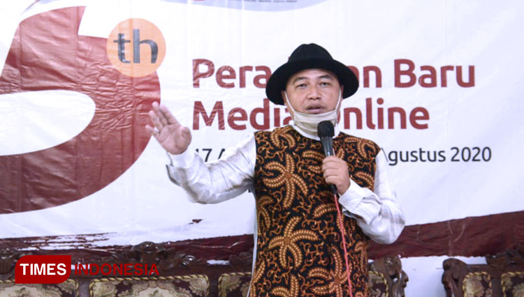 Pembawa acara kondang, Oneng Sugiarta, menyampaikan tips sharing terkait Public Speaking. (Foto: Adhitya Hendra/TIMES Indonesia)