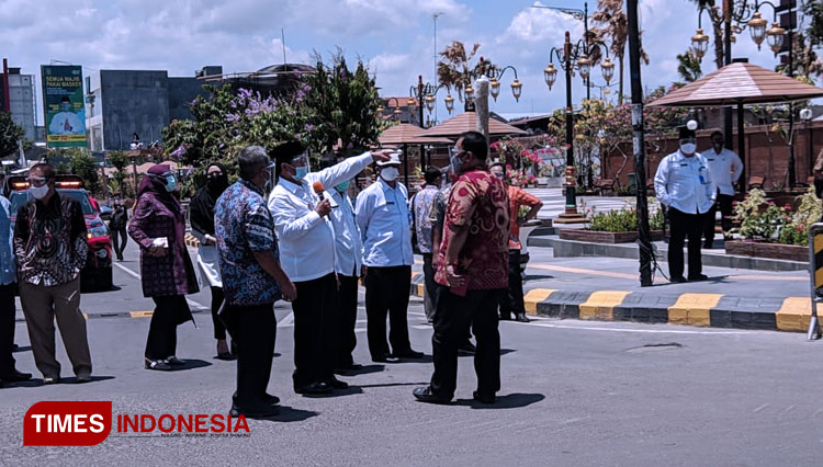Rombongan Komisi D DPRD Provinsi Jawa Tengah melihat langsung  pembangunan Sumber Umis bersama Wali Kota Madiun. (Foto: Aditya Candra/TIMES Indonesia)