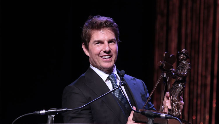 Tom Cruise saat memenangkan penghargaan Comic Con pada 27 April 2018 (Foto: Instagram Tom Cruise)