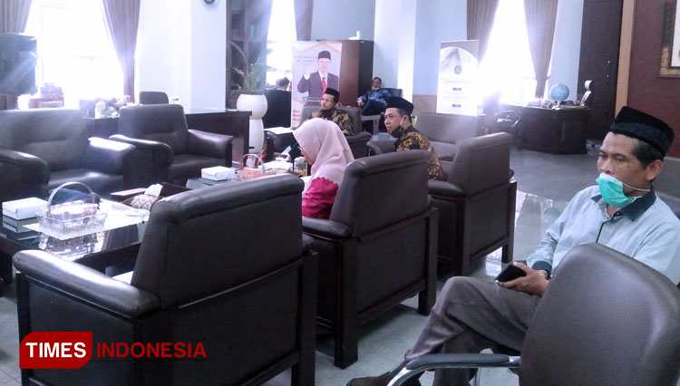 Situasi webinar Internasional di ruang Rektor UIN Maliki Malang. (Foto: Chatelia Noer Cholby/TIMES Indonesia)