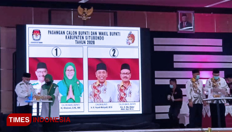 Pengundian Nomor urut Bagi Pasangan Calon Bupati dan Wakil Bupati tahun 2020 di GOR Kabupaten Situbondo Jawa Timur. (Foto: Fawaid Aziz/TIMES Indonesia)