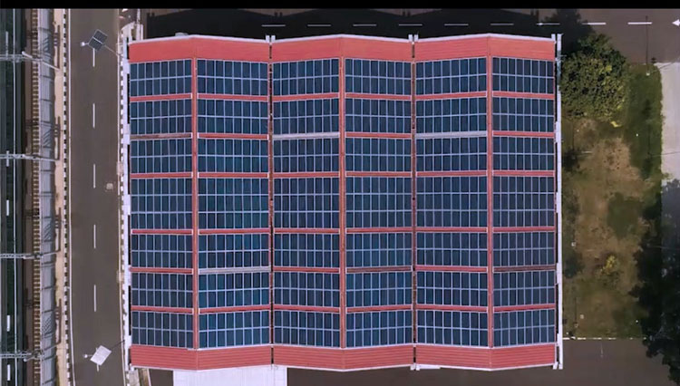 Bandara Soekarno-Hatta mulai bulan ini mengoperasikan Pembangkit Listrik Tenaga Surya (PLTS) di Gedung Airport Operation Control Center (AOCC). (Foto: PT Bukit Asam)