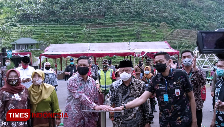 Bupati Malang HM Sanusi saat peresmian Lembah Indah Malang. (Foto: Binar Gumilang/TIMES Indonesia)