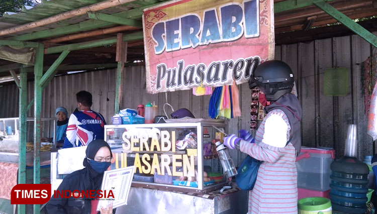 Serabi Pulasaren khas Cirebon yang enak untuk disantap. (Foto: Dede Sofiyah/TIMES Indonesia)