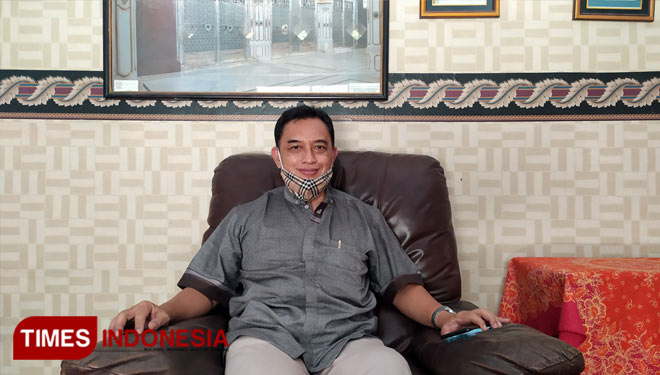 Kh. Zulfikar As'ad Umar, Majelis penanggungjawab ruang isolasi Aparma Unipdu Jombang saat ditemui di Rumahnya Kawasan Ponpes Darul Ulum Rejoso, Peterongan, Jombang (Rohmadi/TIMES Indonesia)