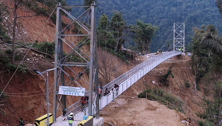  Ilustrasi pembangunan jembatan gantung yang menghubungkan jalur Palopo-Toraja Utara di Kelurahan Battang Barat, Kecamatan Wara Barat, Kota Palopo, Sulawesi Selatan (FOTO: Biro Komunikasi Publik Kementerian PUPR RI)