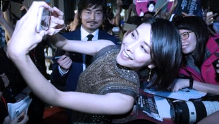 Yuko Takeuchi telah mengambil peran utama dalam banyak serial TV dan film, termasuk Nona Sherlock. (FOTO: Getty Images)