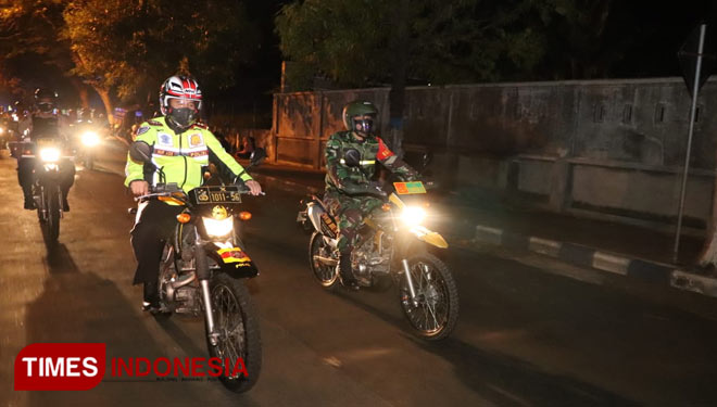 Kapolres AKBP Mochamad Nur Azis pimpin patroli skala besar operasi yustisi di Ponorogo. (Foto:Humas polres/Times Indonesia)