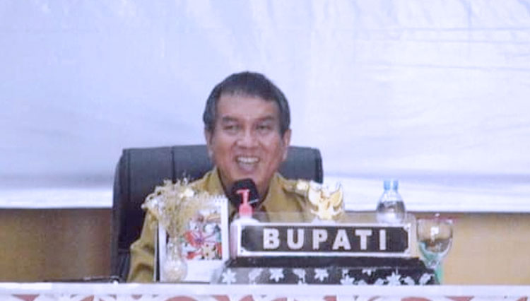 Pjs Bupati Musirawas, Ahmad Rizali, ketika memimpin rapat staff perdana. (FOTO: dok. Diskominfo Musirawas)
