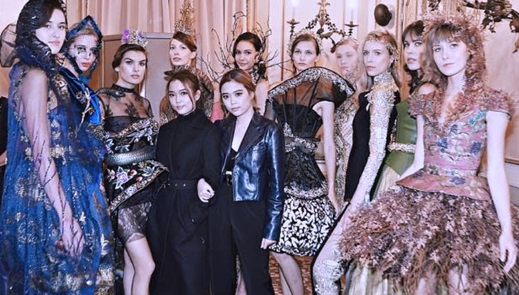 Maquinn Couture dengan koleksi batik bertema pilgrimage di Milan Fashion Week. (FOTO: Maquinn Couture)