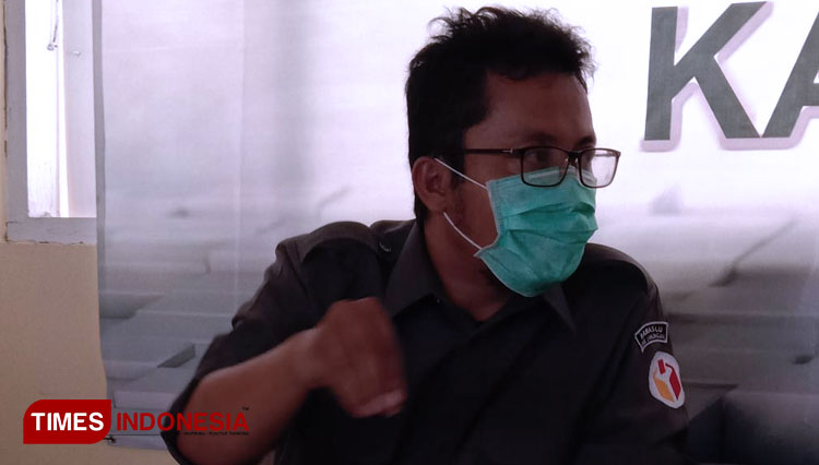 Amin Wahyudin, Koordinator Divisi Penindakan Pelanggaran Bawaslu Kabupaten Lamongan, Selasa (29/09/2020) (FOTO: Nuril/TIMES Indonesia)