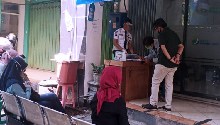 BPJS Ketenagakerjaan Lamongan menerapkan pelayanan Lapak Asik demi kenyamanan peserta. (FOTO: BPJS Ketenagakerjaan Lamongan for TIMES Indonesia)