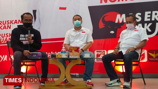 Eri Cahyadi Calon Wali Kota Surabaya melakukan cangkrukan online bersama ojol, Rabu (30/9/2020). (Foto: Eri Cahyadi for TIMES Indonesia)