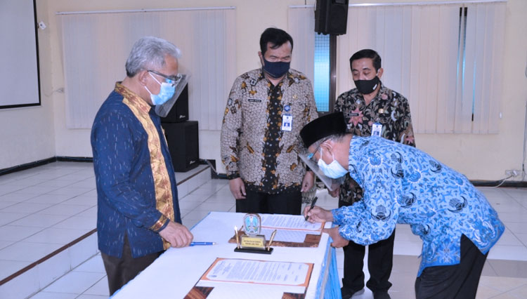 Kadisnakertrans Provinsi Jawa Timur, Dr Himawan Estu Bagijo saat melantik pejabat fungsional, Selasa (29/9/2020) petang. (FOTO: Dok. Kominfo)