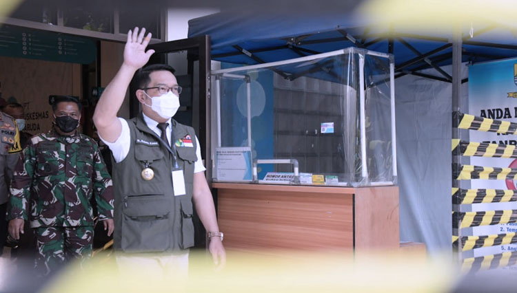 Gubernur Jabar Ridwan Kamil melakukan kunjungan keempat atau Visit 3 (V3) sebagai relawan uji klinis vaksin Covid-19, di Puskesmas Garuda, Kecamatan Andir, Kota Bandung, Rabu (30/9/20).(FOTO: Humas Jabar for TIMES Indonesia)
