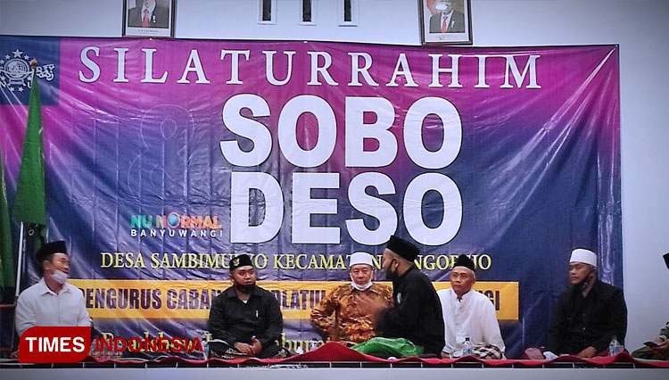 Suasana pengajian rutin Sobo Deso PCNU Banyuwangi, di Kantor Desa Sambimulyo, Kecamatan Bangorejo. (FOTO: Syamsul Arifin/TIMES Indonesia)