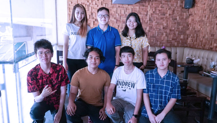 Tujuh mahasiswa yang berhasil menyabet juara tingkat Nasional (Foto: UK Petra for TIMES Indonesia)