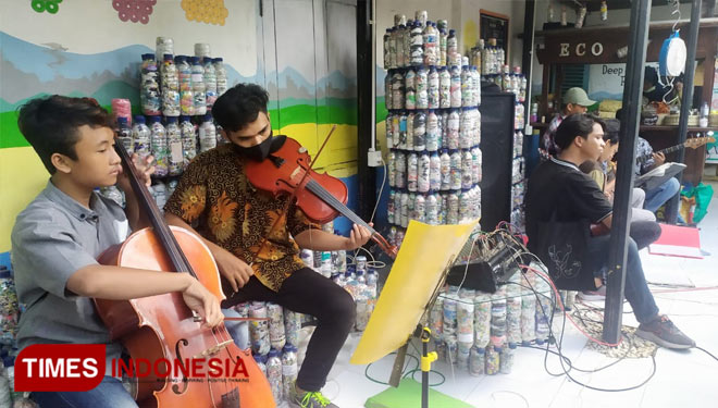 Kafe Ecobrick di Jalan R.A. Kartini No. 12 Jombang Jawa Timur. (foto: Rohmadi/TIMES Indonesia)