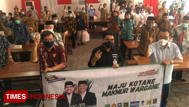 Persatuan Purnawirawan Angkatan Laut saat menyatakan dukungan kepada Machfud Arifin - Mujiaman, Kamis (1/10/2020). (Foto : Khusnul Hasana/TIMES Indonesia)