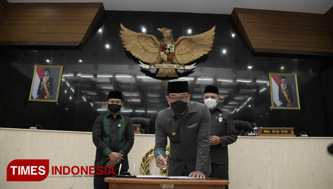 Gubernur Jawa Barat Ridwan Kamil saat menghadiri Rapat Paripuna di Gedung DPRD Provinsi Jabar, Kota Bandung. (FOTO: Humas Pemprov Jabar for TIMES Indonesia)