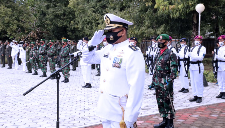 Upacara penghormatan sebelum melakukan ziarah. (Foto: pendim Cilacap for TIMES Indonesia)
