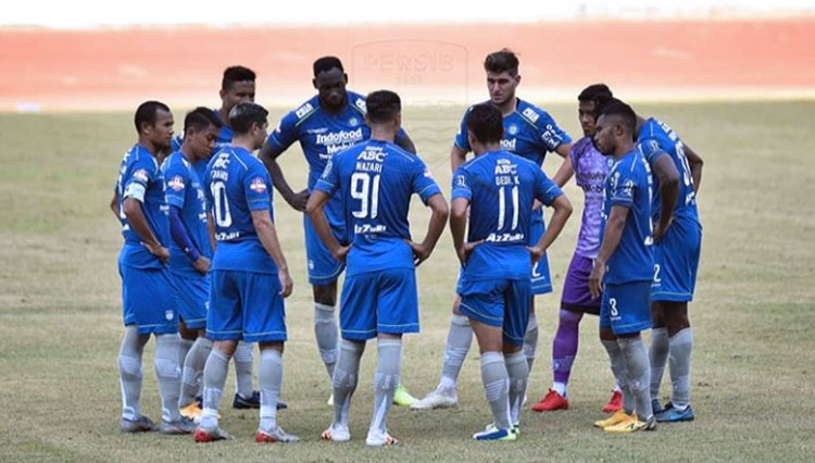 Para pemain Persib Bandung saat mengikuti kegiatan latihan di lapangan (FOTO: Instagram/Persib)