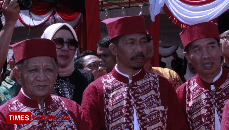 Ketua DPRD Provinsi Maluku Utara Kuntu Daud (tengah). (Foto: Wahyudi Yahya/TIMES Indonesia)