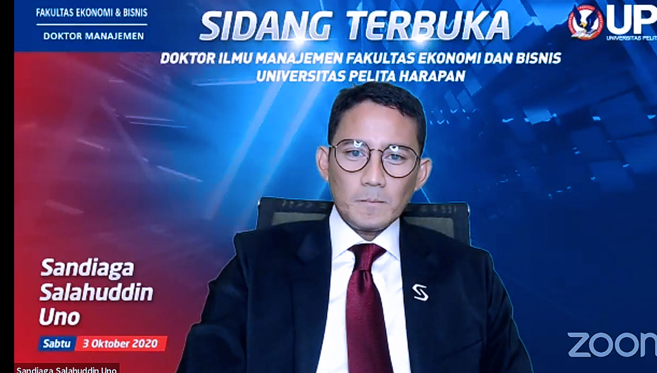 Sandiaga Uno saat memaparkan disertasinya pada sidang terbuka doktor ilmu manajemen Fakultas Ekonomi dan Bisnis, UPH, Jakarta yang diadakan secara virtual pada Sabtu (3/10/2020). (Foto: Tangkapan Layar Live YouTube Sidang Disertasi Sandiaga Uno)