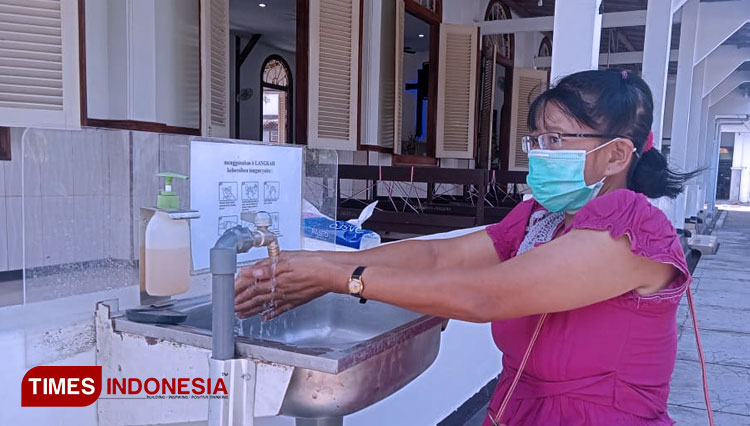 Penerapan Protokol kesehatan di GKJW Ngoro, Jombang (Foto: Rohmadi/TIMES Indonesia)