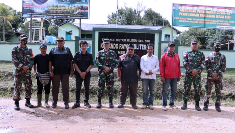 Kebersamaan Satgas TMMD 109 Bersama Awak Media