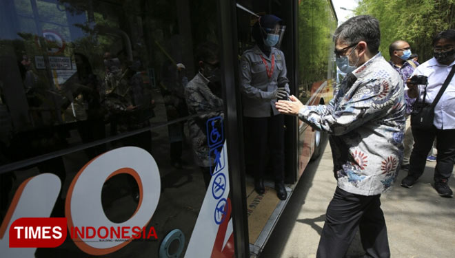 Duta Besar Denmark, Armando Gonzalo Alvarez Reina memuji konsep Taman Harmoni Surabaya. (Foto:Pemkot Surabaya for Times Indonesia)